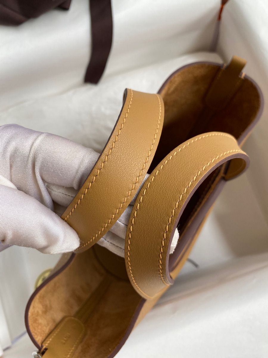 Hermes In The Loop 18 Handmade Bag in Biscuit Clemence Leather - Image 9