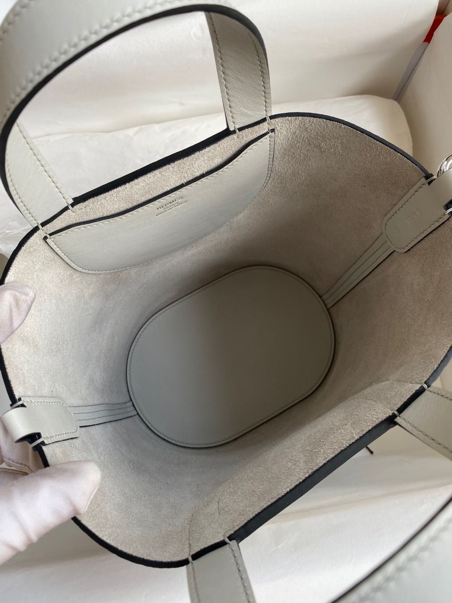 Hermes In The Loop 18 Handmade Bag in Pearl Grey Clemence Leather - Image 6