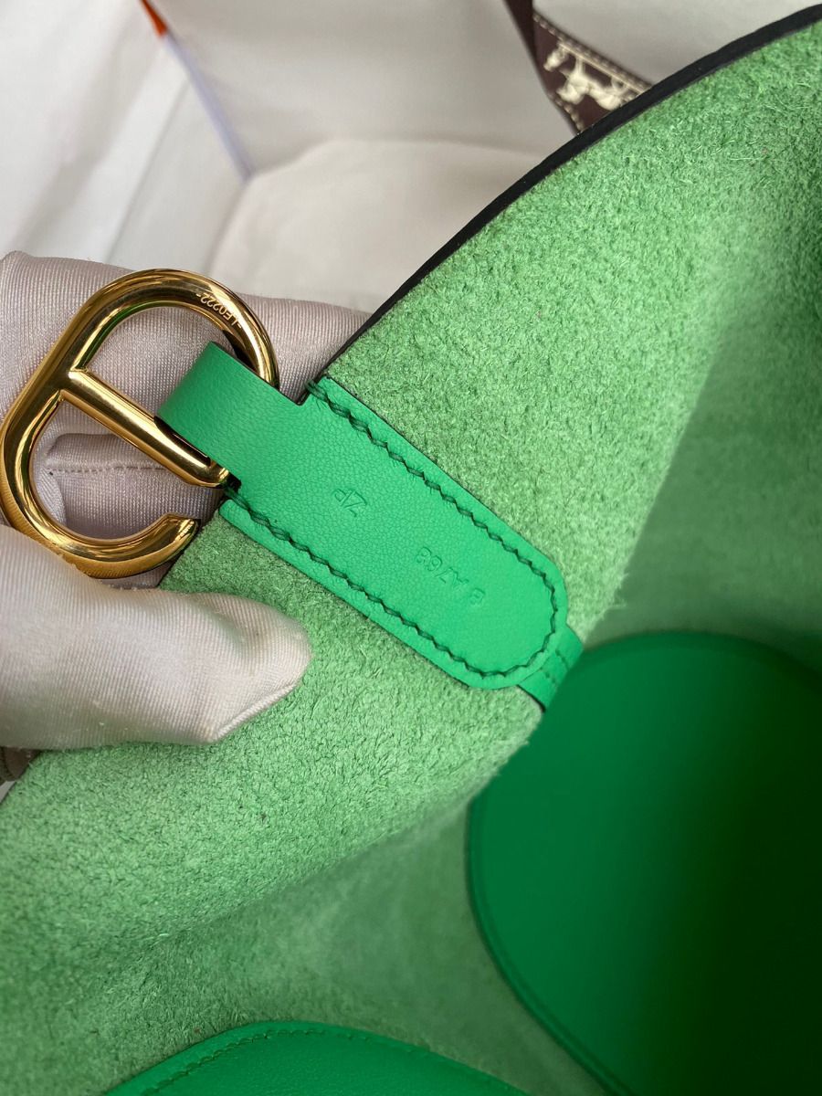 Hermes In The Loop 18 Handmade Bag in Vert Comics Clemence Leather - Image 9