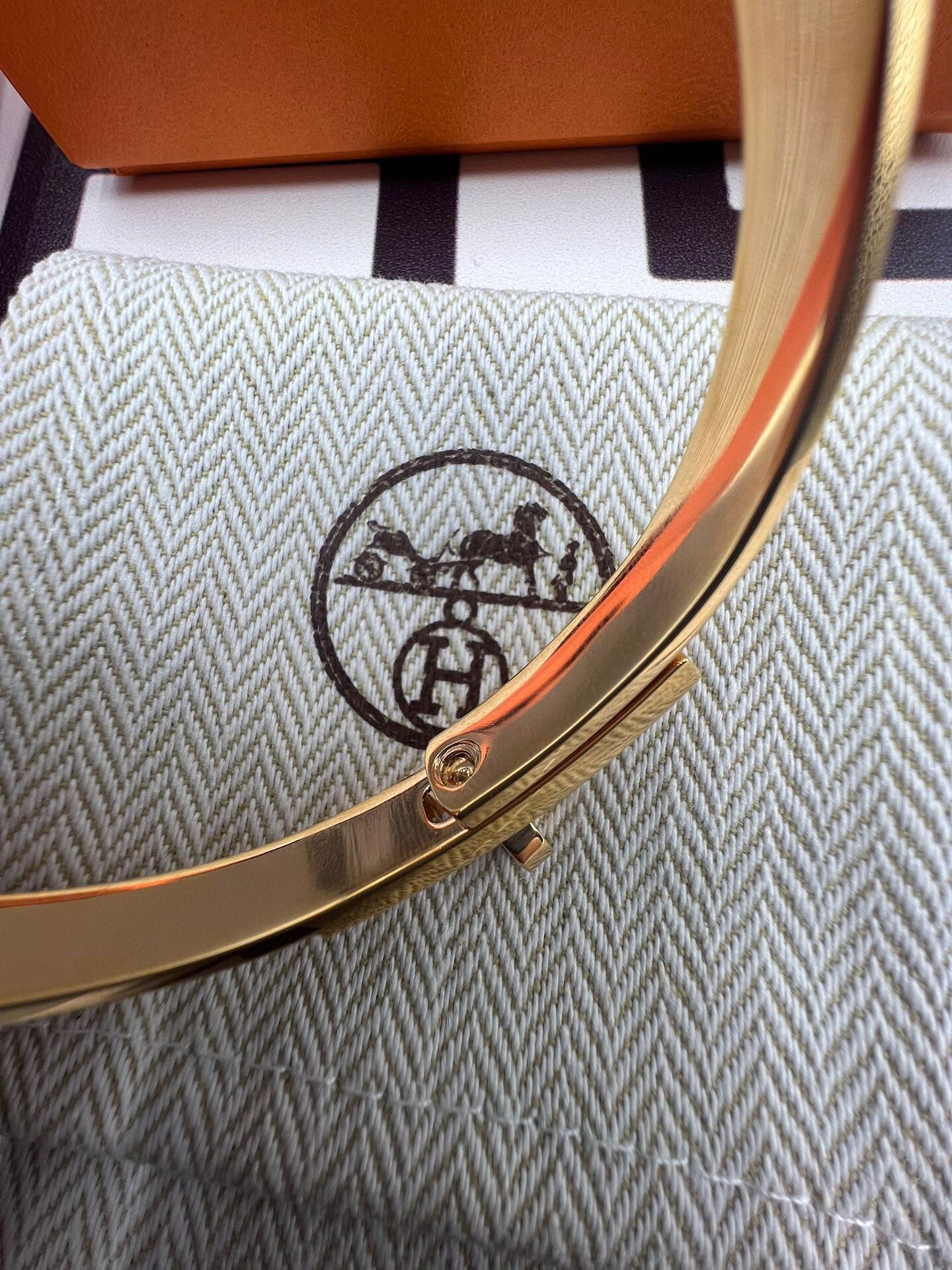 Hermes Small Kelly Bracelet with Diamonds - Image 10