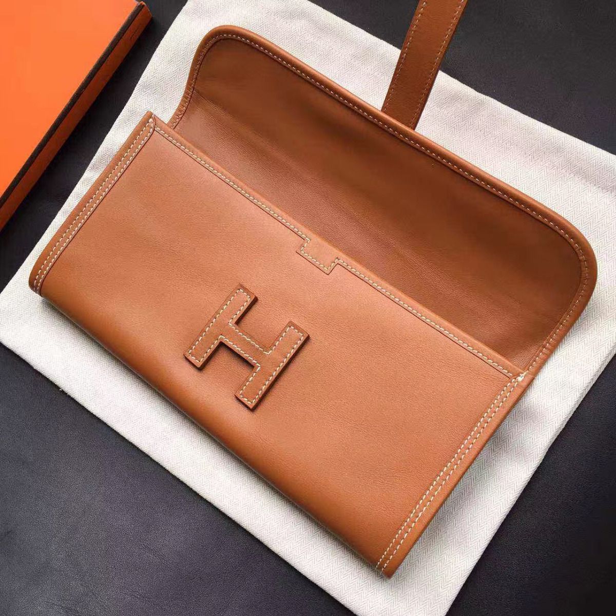 Hermes Jige Elan 29 Clutch In Gold Swift Calfskin - Image 9