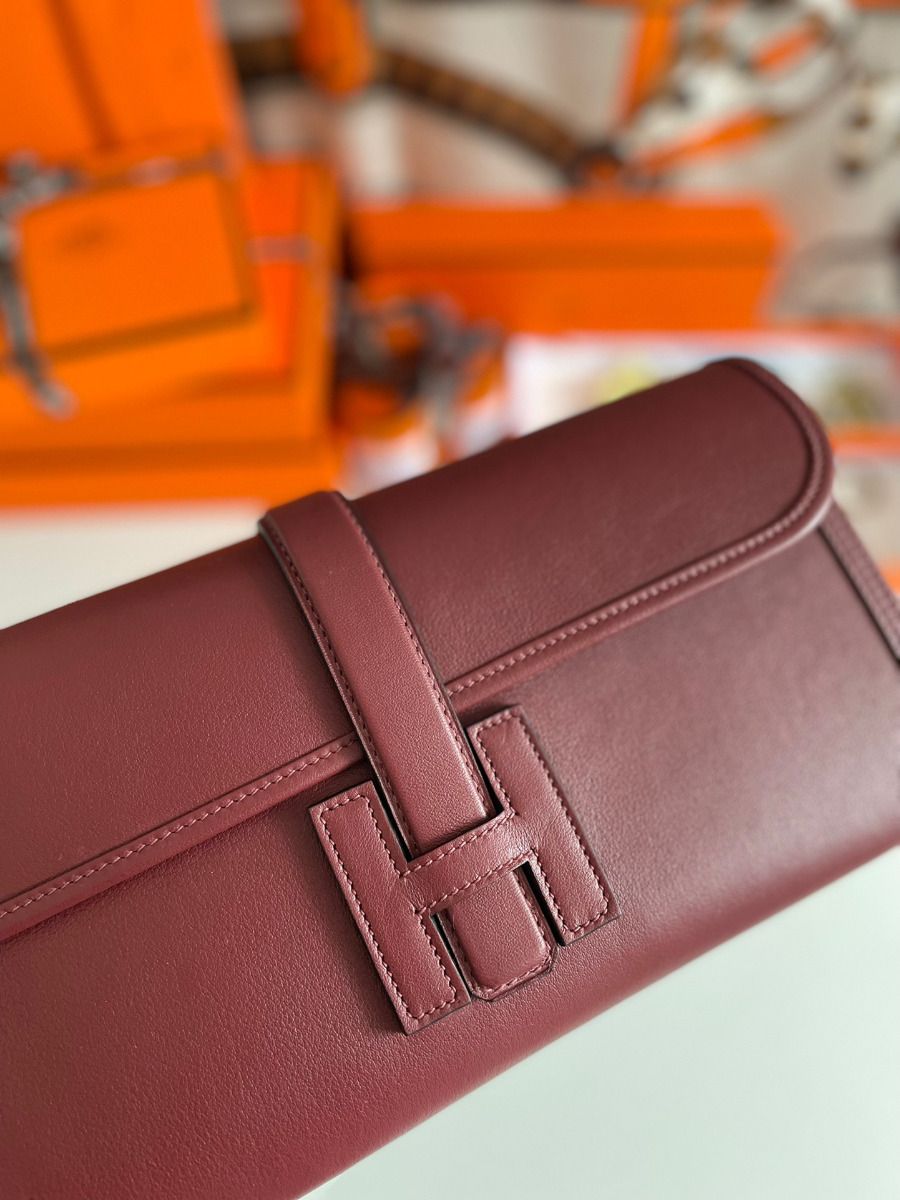 Hermes Jige Elan 29 Clutch Bag In Bordeaux Swift Calfskin - Image 4