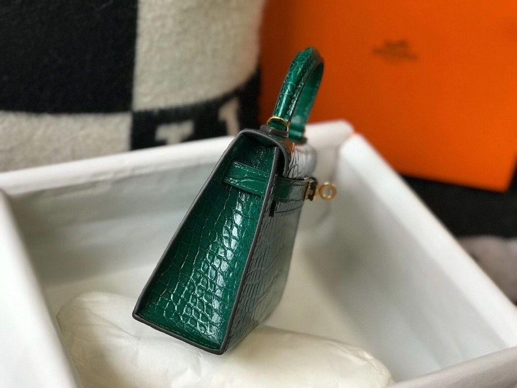 Hermes Kelly Mini II Bag In Green Embossed Crocodile Leather - Image 4