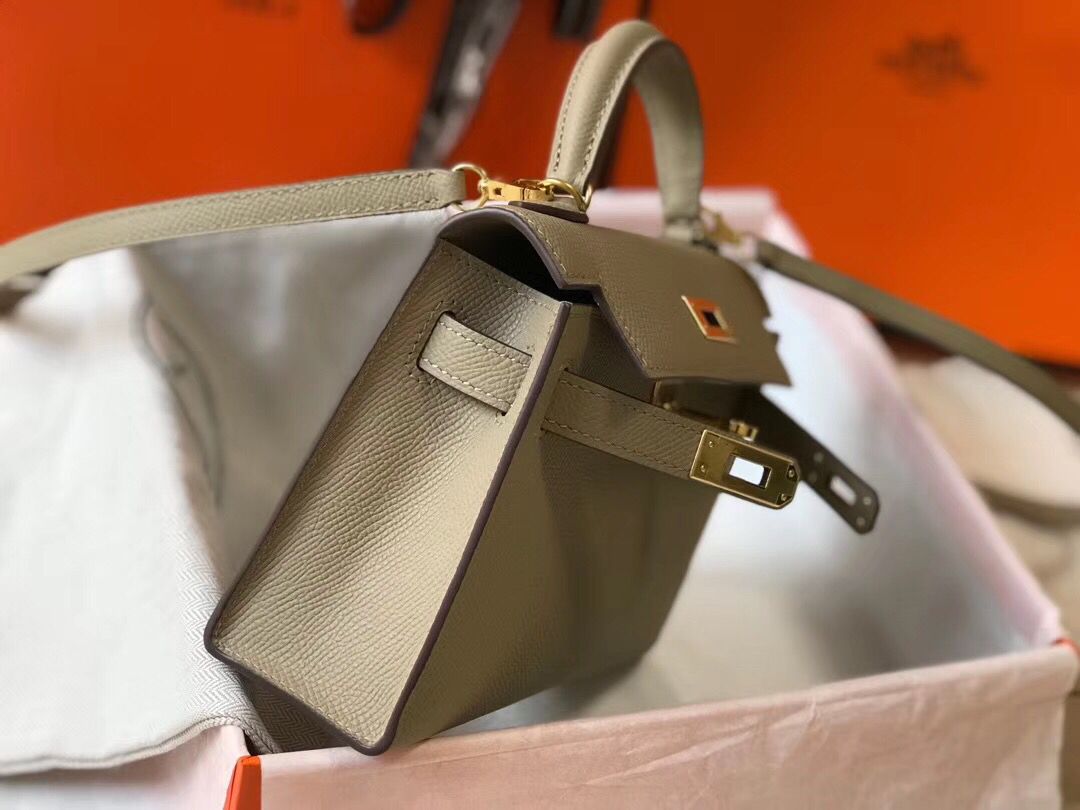 Hermes Kelly Mini II Bag In Gris Tourterelle Epsom Leather GHW - Image 4