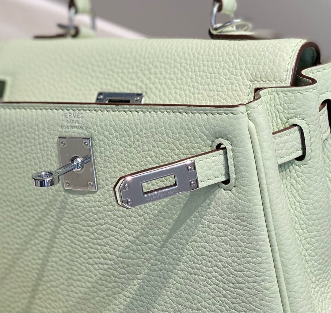 Hermes Kelly 20cm Bag In Vert Fizz Clemence Leather PHW - Image 8