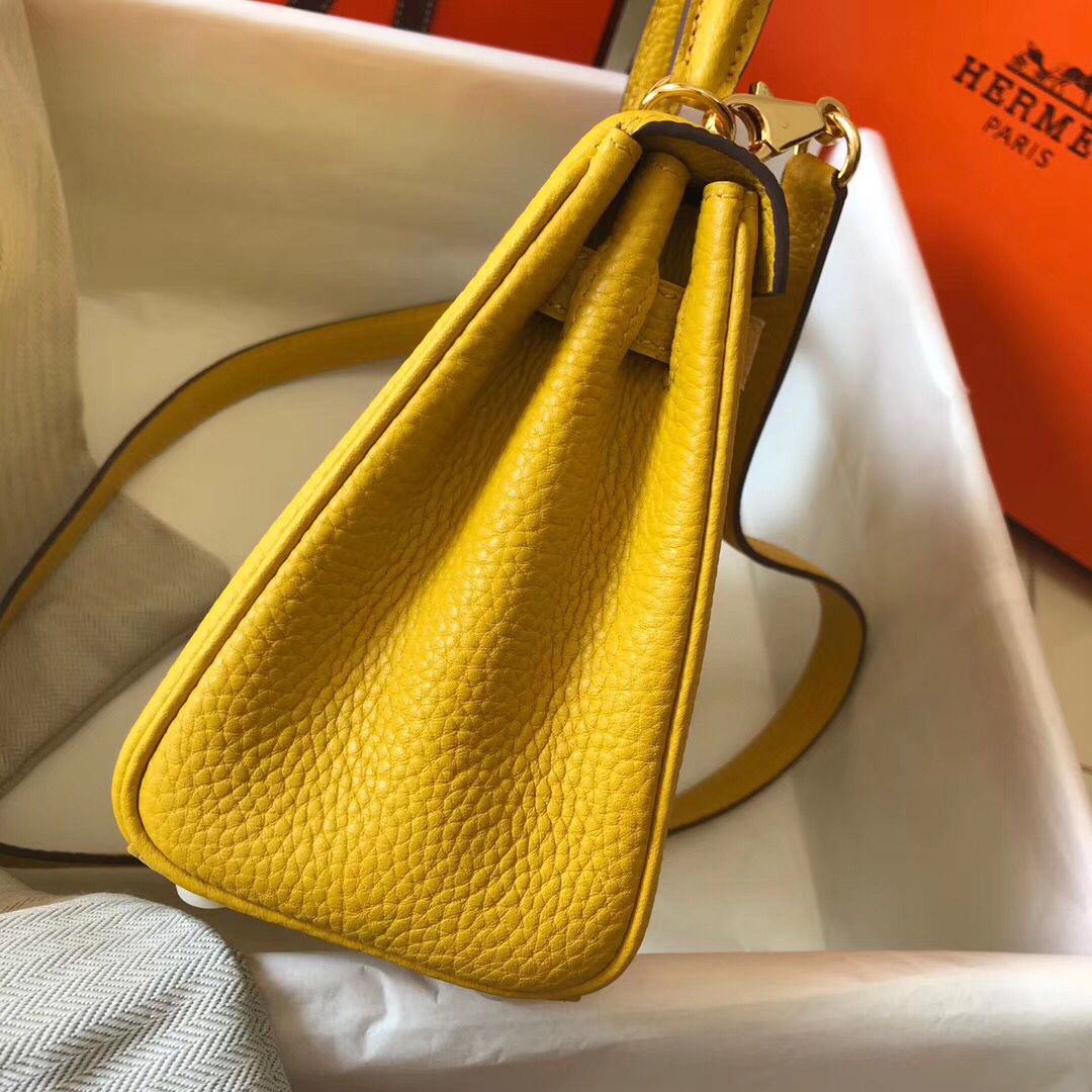Hermes Kelly 20cm Bag In Yellow Clemence Leather GHW - Image 4