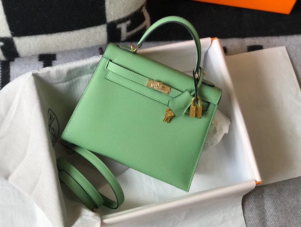 Hermes Kelly 28cm Bag In Vert Criquet Epsom Leather GHW - Image 4
