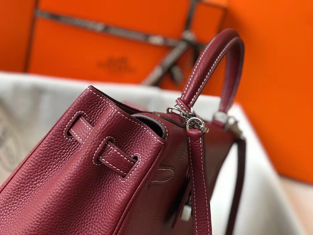 Hermes Kelly 32cm Bag In Bordeaux Clemence Leather PHW - Image 5