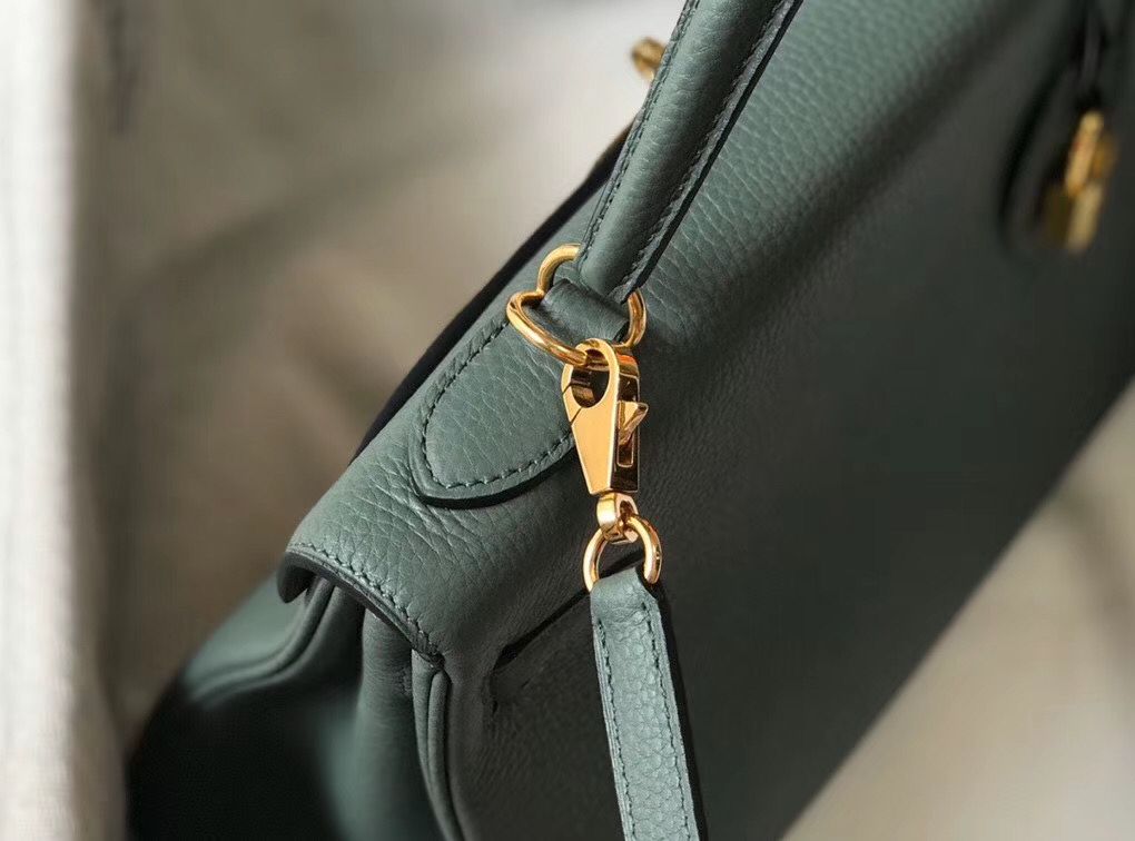 Hermes Kelly 32cm Bag In Vert Amande Clemence Leather GHW - Image 9