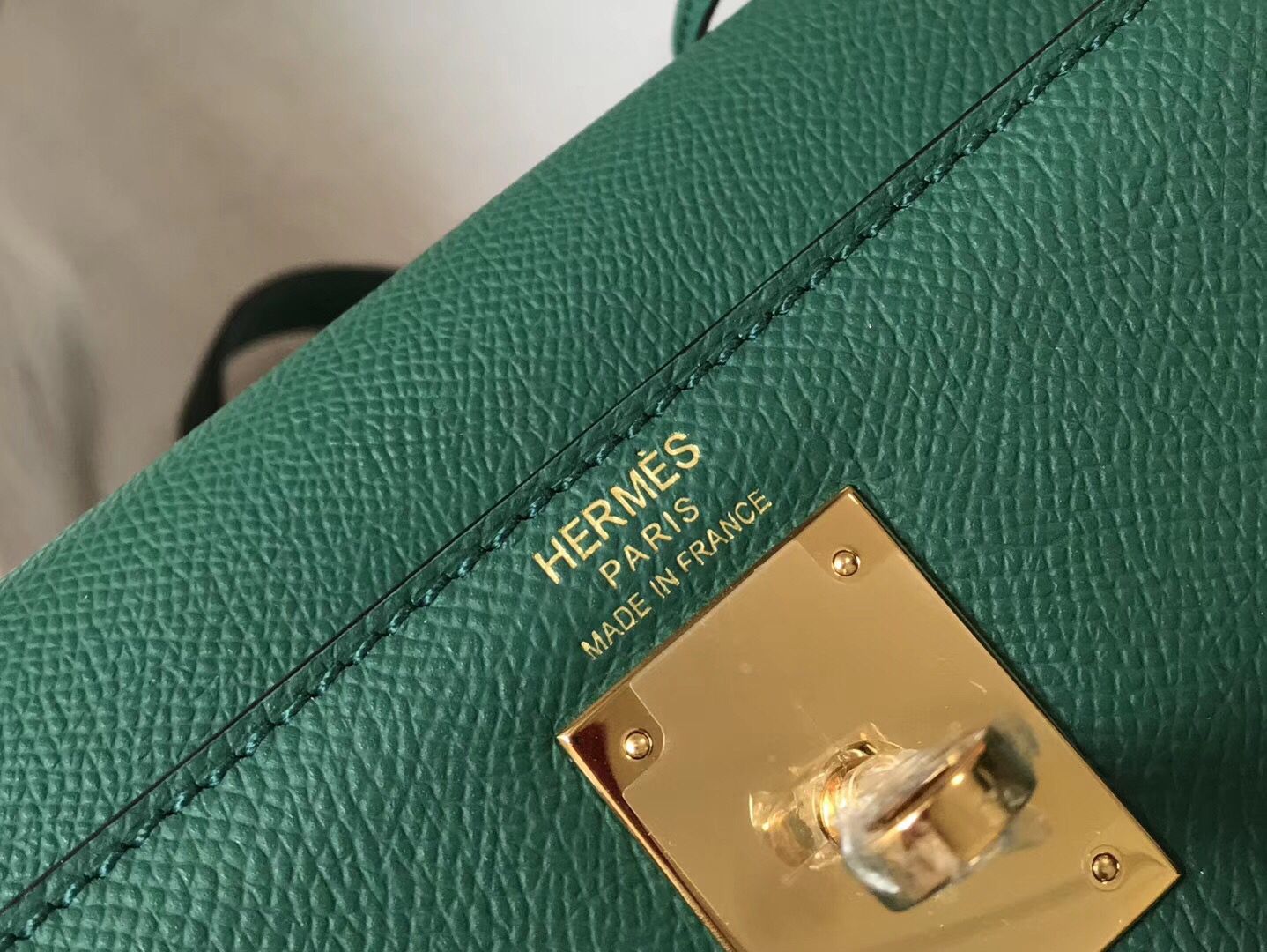 Hermes Kelly 32cm Bag In Vert Vertigo Epsom Leather GHW - Image 7