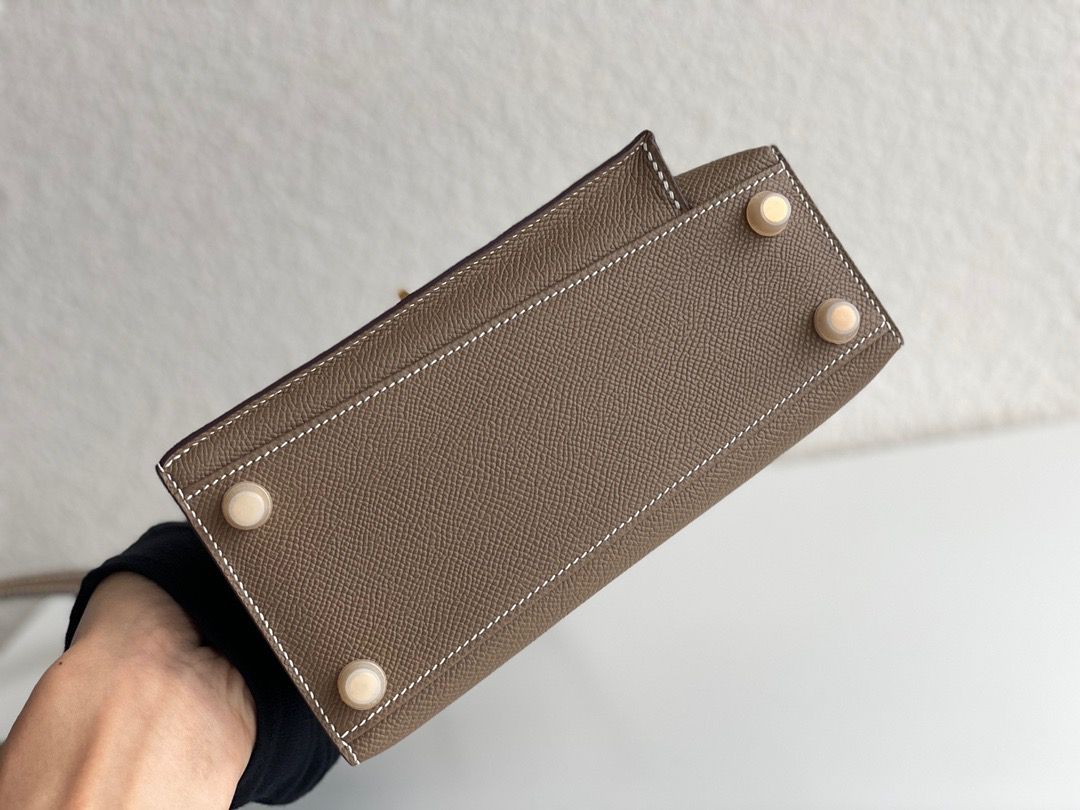 Hermes Kelly En Desordre 20 Handmade Bag In Taupe Epsom Calfskin - Image 4