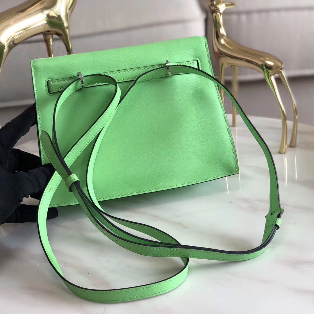 Hermes Kelly Danse Handmade Bag In Green Swift Leather - Image 3