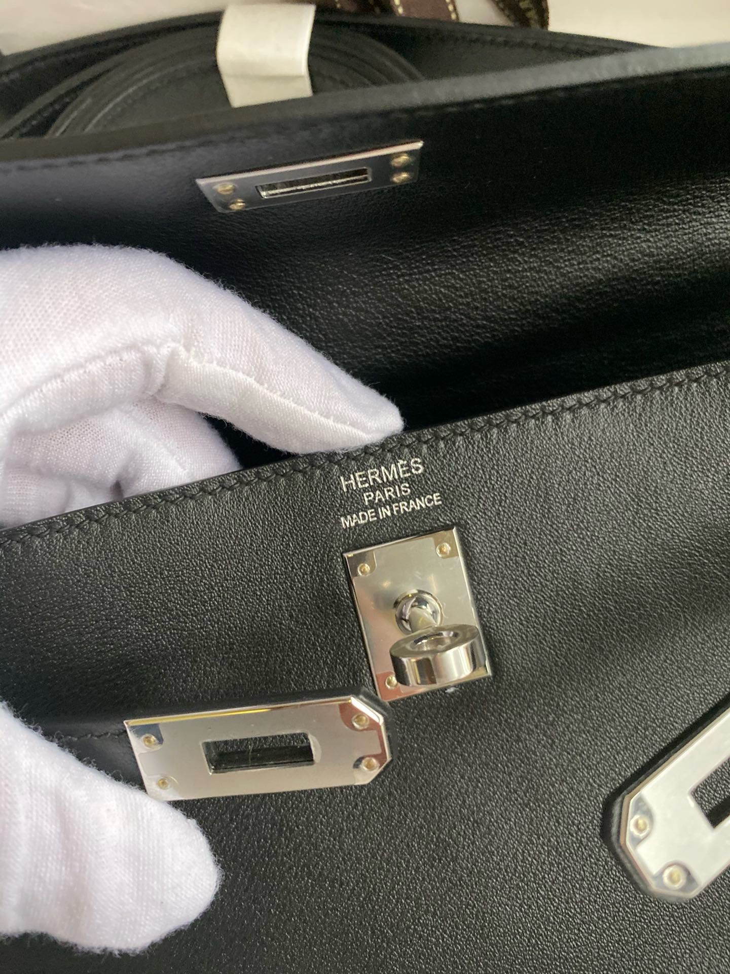 Hermès Kelly Moove Handmade Bag in Black Swift Calfskin - Image 8