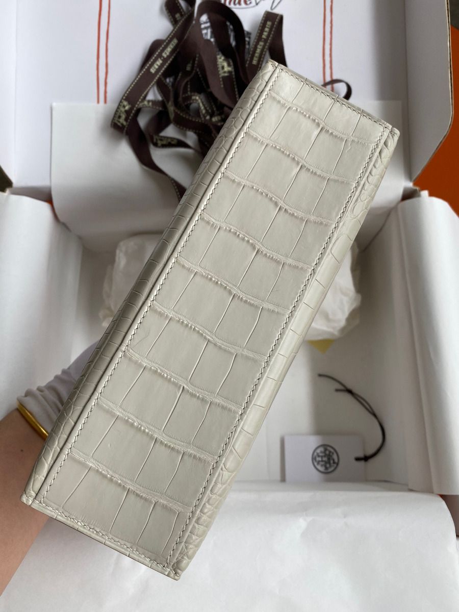 Hermes Kelly Pochette Handmade Bag In Beton Matte Alligator Leather - Image 4