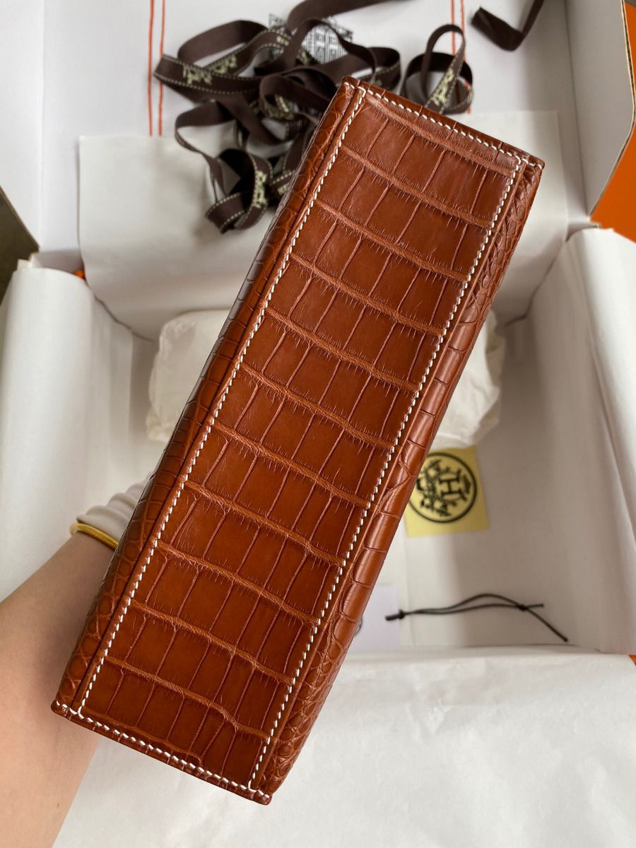 Hermes Kelly Pochette Handmade Bag In Gold Matte Alligator Leather - Image 4