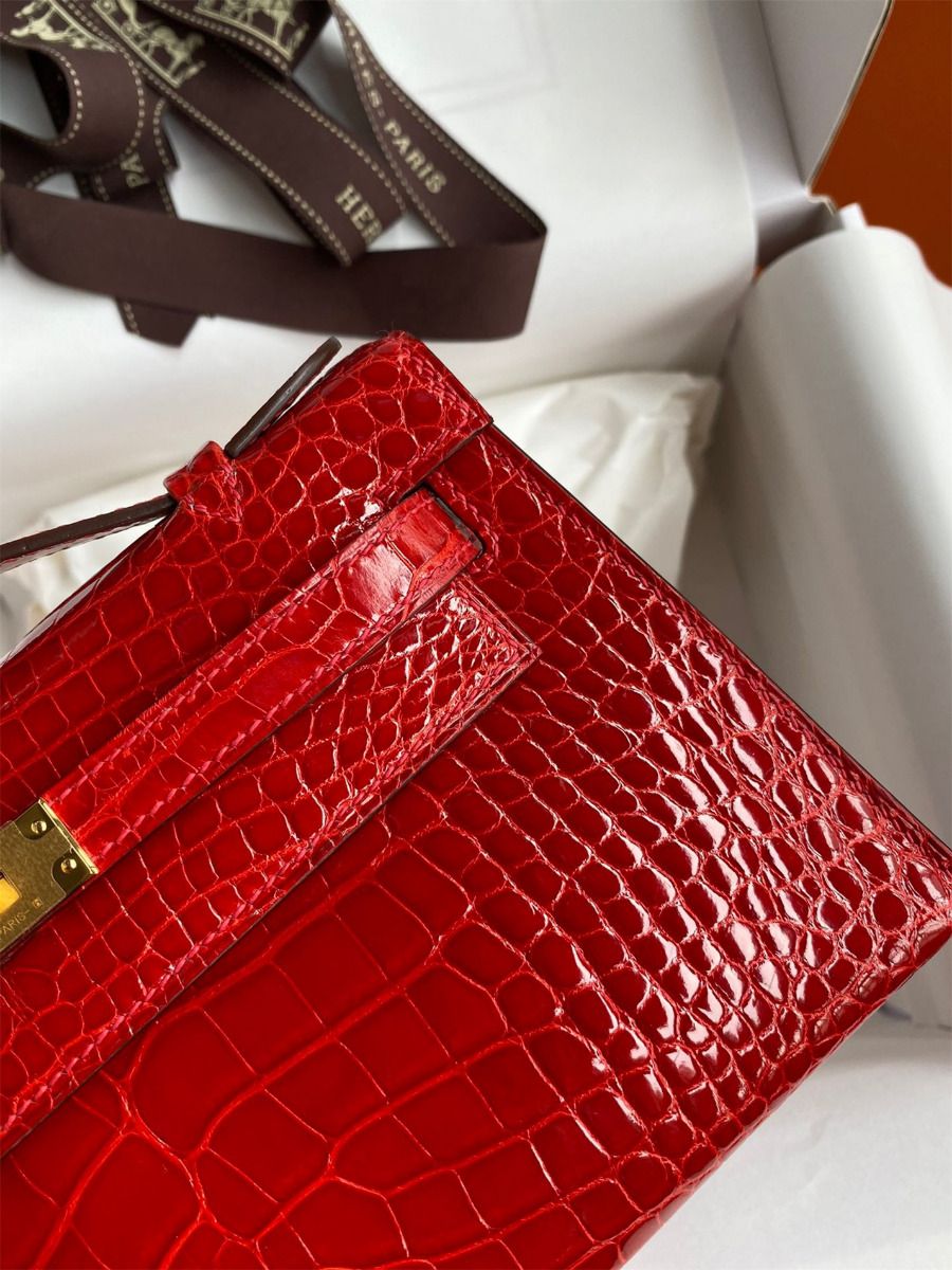 Hermes Kelly Pochette Handmade Bag In Red Shiny Alligator Leather - Image 4