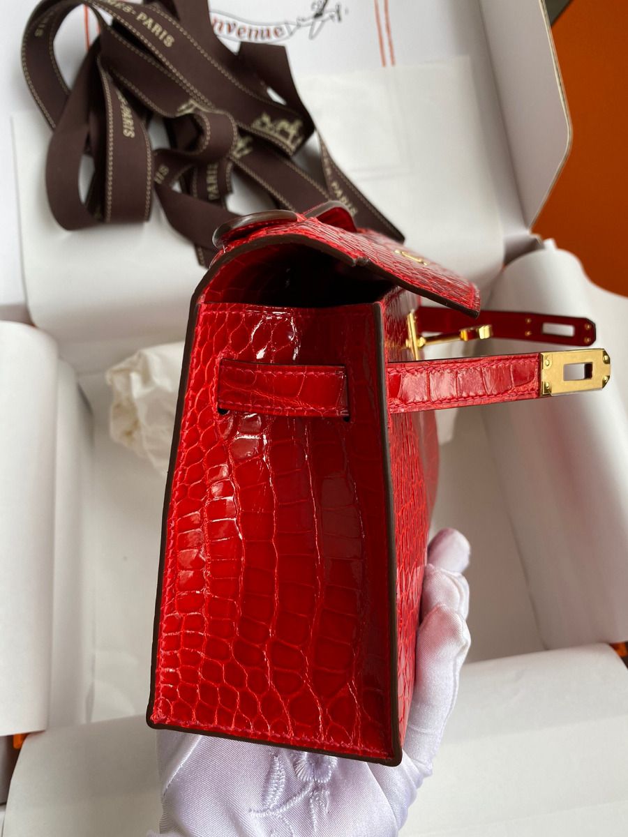 Hermes Kelly Pochette Handmade Bag In Red Shiny Alligator Leather - Image 7