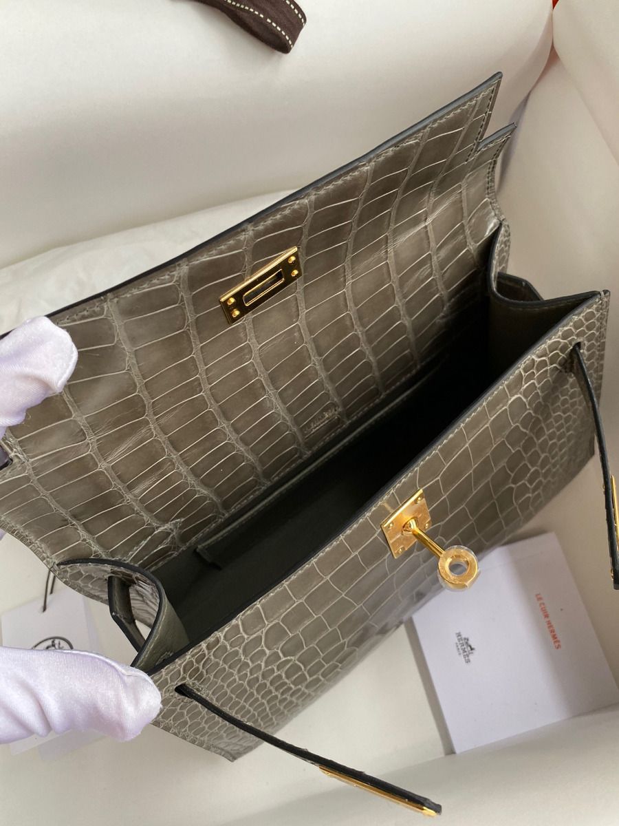 Hermes Kelly Pochette Handmade Bag In Taupe Shiny Alligator Leather - Image 9