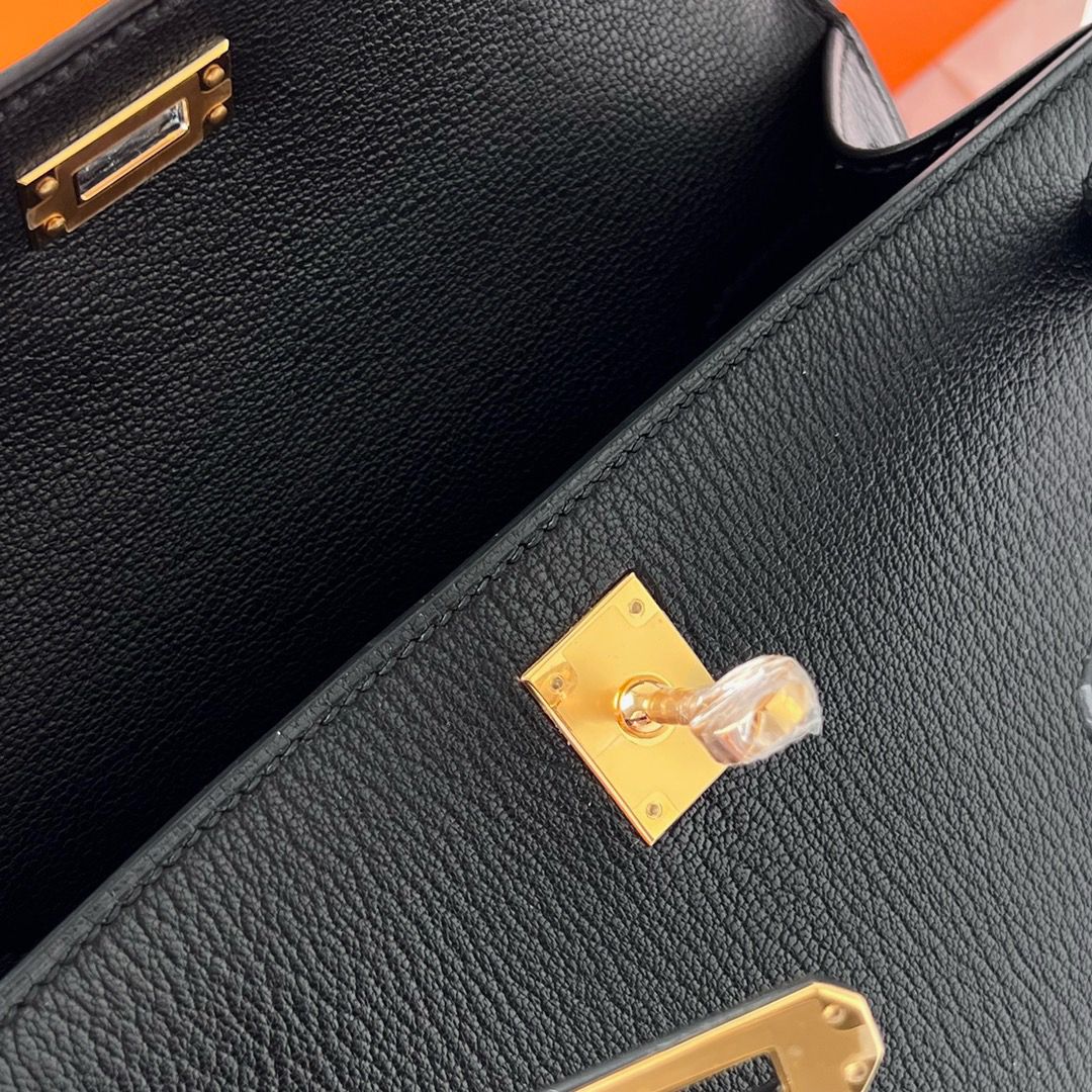 Hermes Kelly Pochette Handmade Bag In Black Chevre Mysore Leather - Image 6