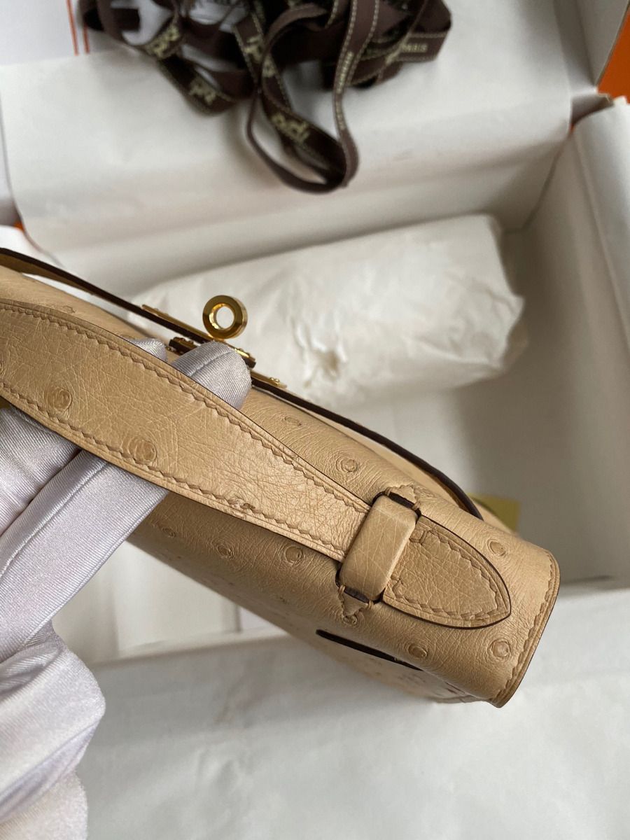 Hermes Kelly Pochette Handmade Bag In Chai Ostrich Leather - Image 7