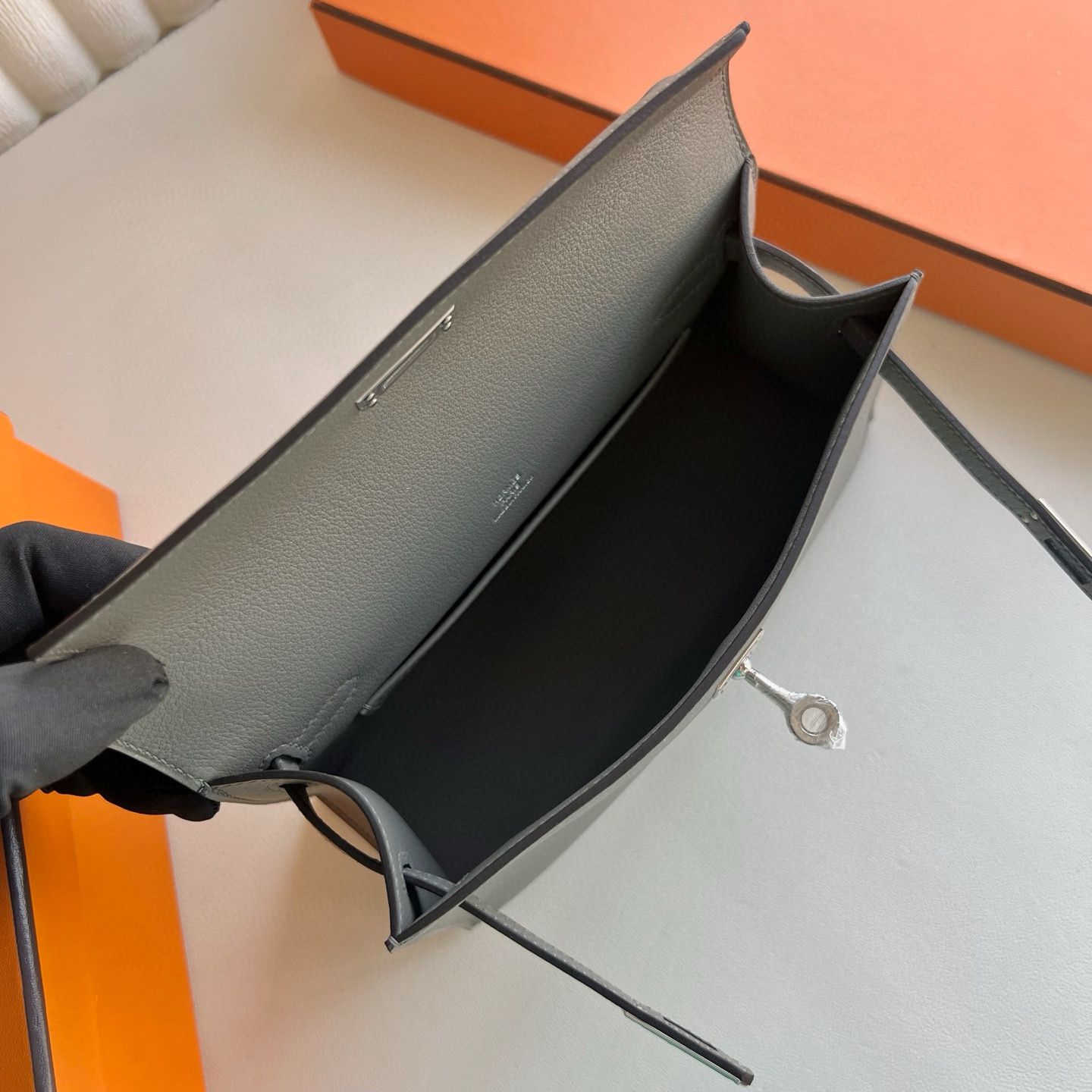 Hermes Kelly Pochette Handmade Bag in Gris Meyer Swift Calfskin - Image 8