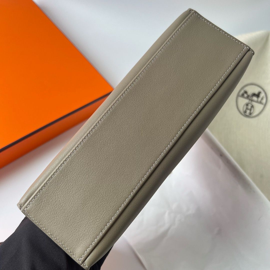 Hermes Kelly Pochette Handmade Bag In Taupe Swift Calfskin - Image 9