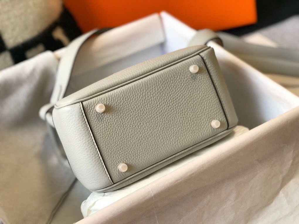 Hermes Lindy Mini Bag In Pearl Grey Clemence Leather GHW - Image 4