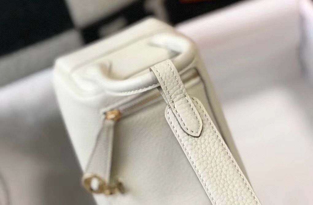Hermes Lindy Mini Bag In White Clemence Leather GHW - Image 5