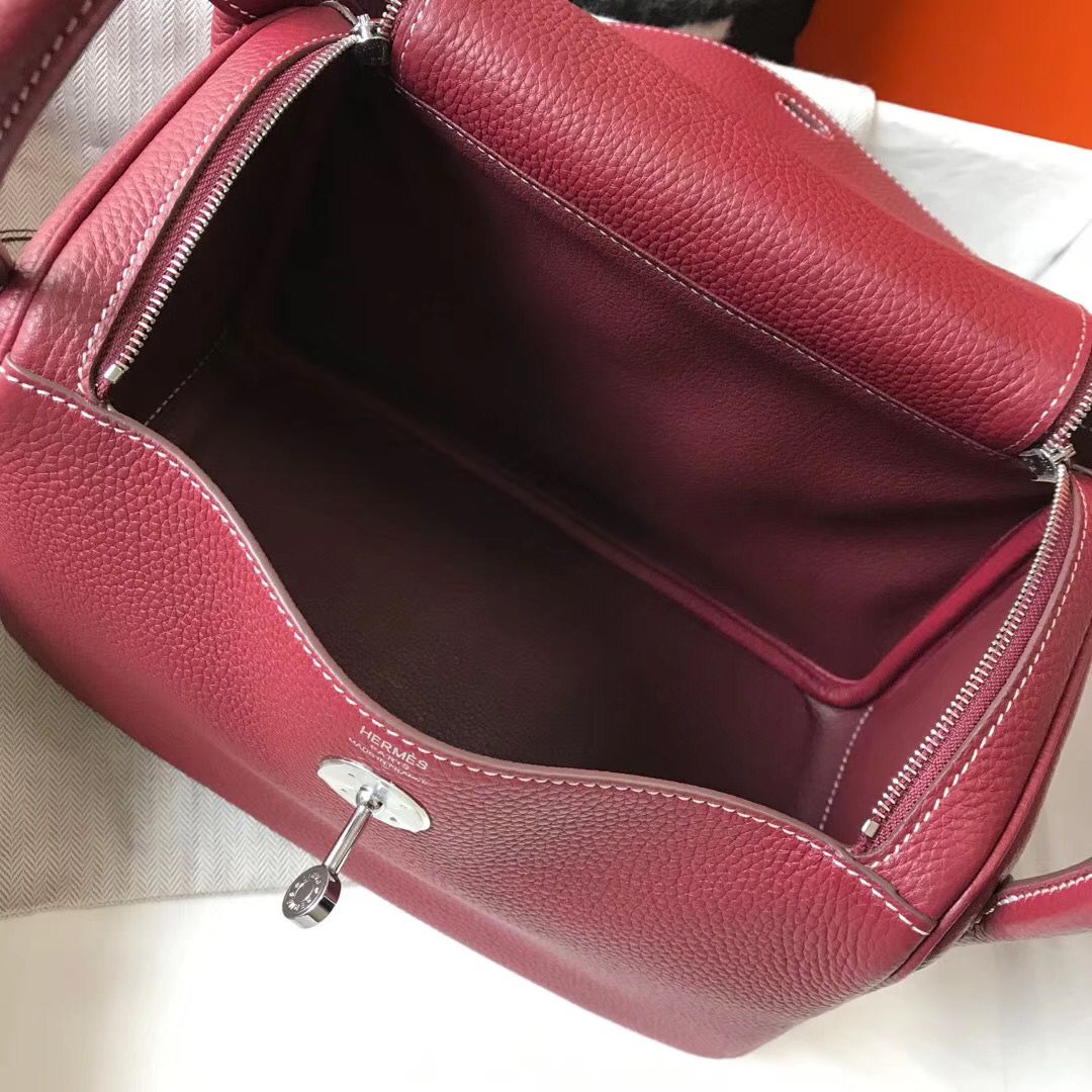 Hermes Lindy 26cm Bag In Bordeaux Clemence Leather PHW - Image 9