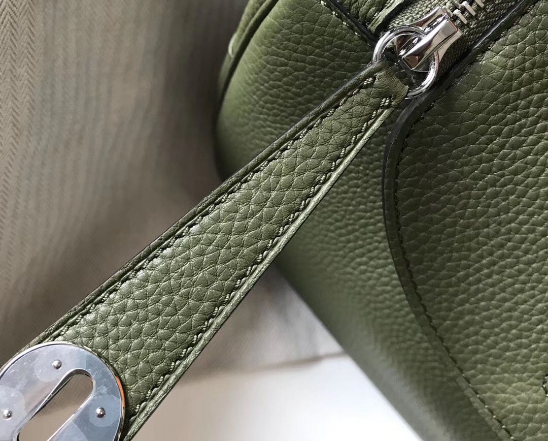 Hermes Lindy 26cm Bag In Canopee Clemence Leather PHW - Image 6