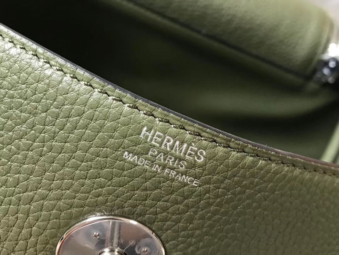 Hermes Lindy 26cm Bag In Canopee Clemence Leather PHW - Image 8