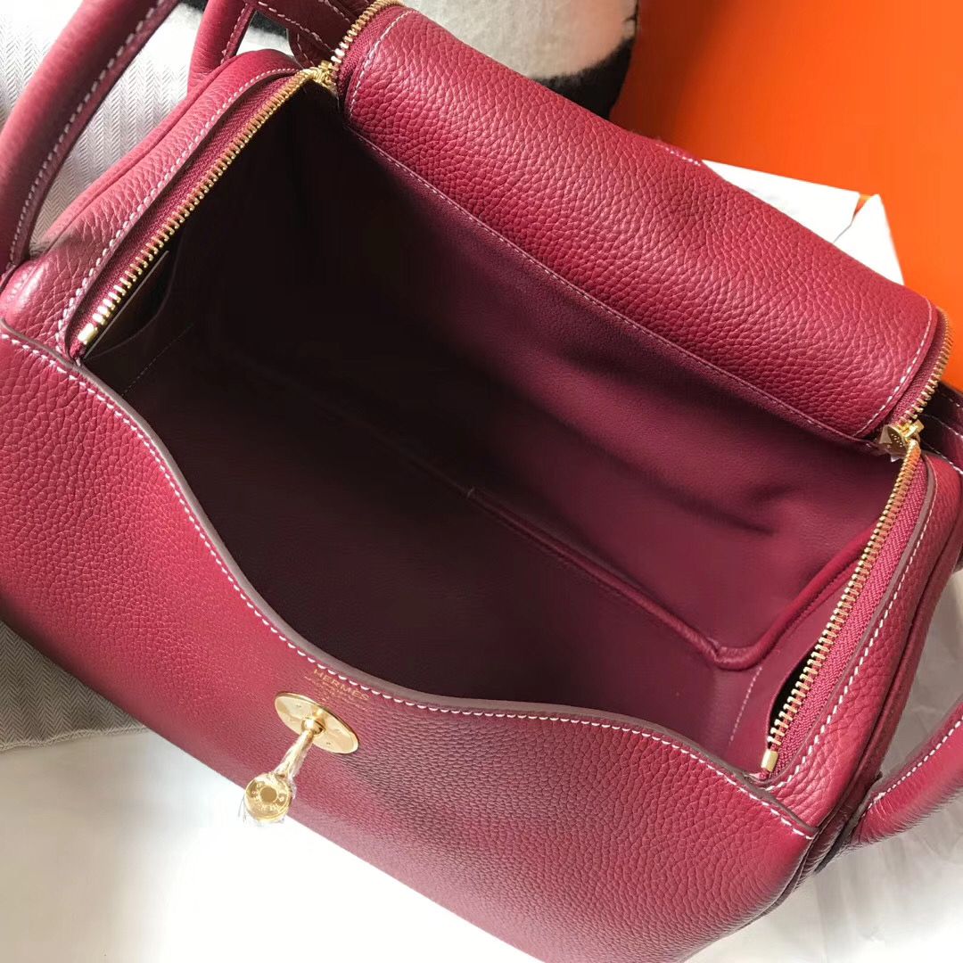 Hermes Lindy 30cm Bag In Bordeaux Clemence Leather GHW - Image 8