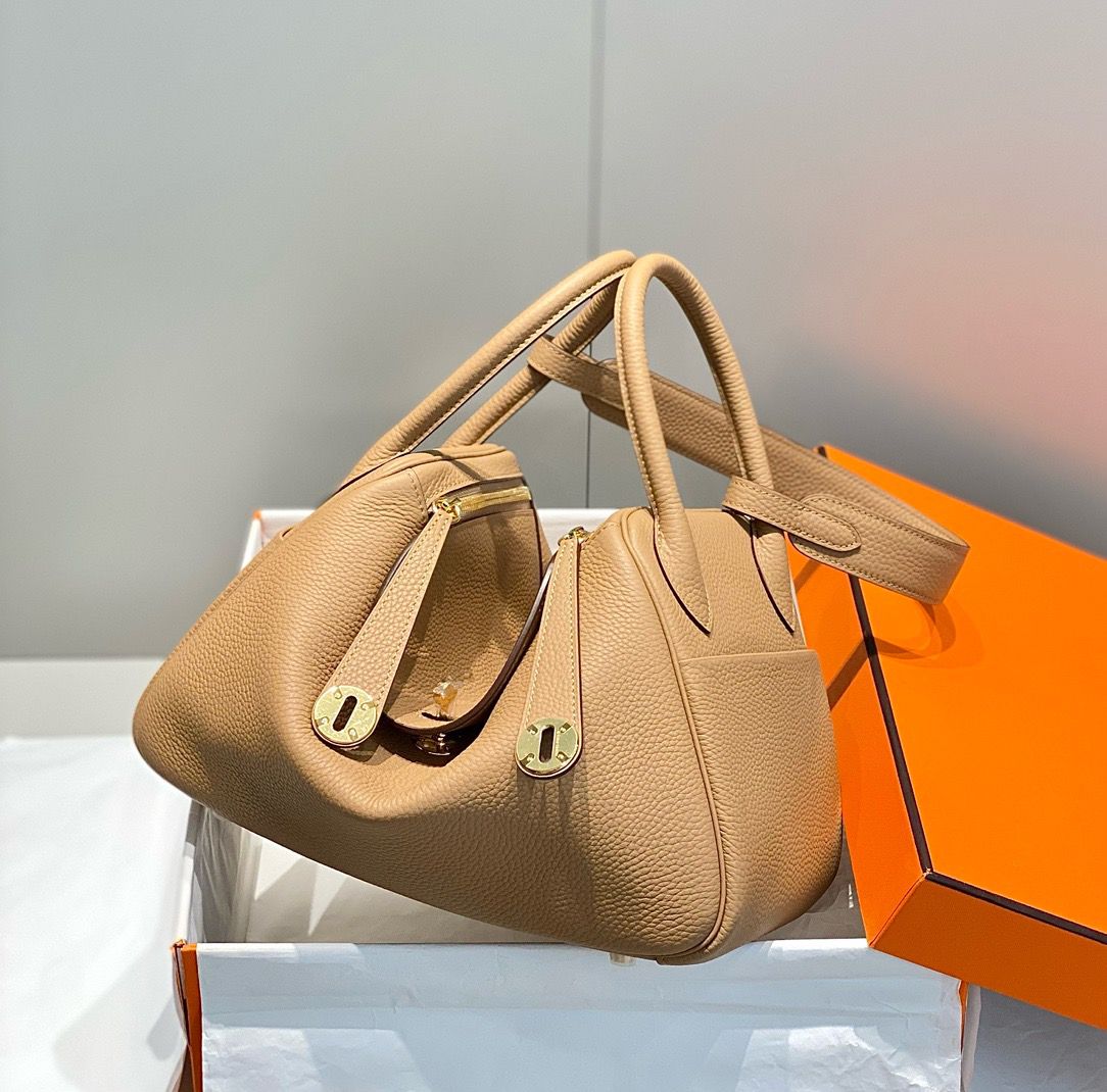 Hermes Lindy 30cm Bag In Chai Clemence Leather GHW - Image 4