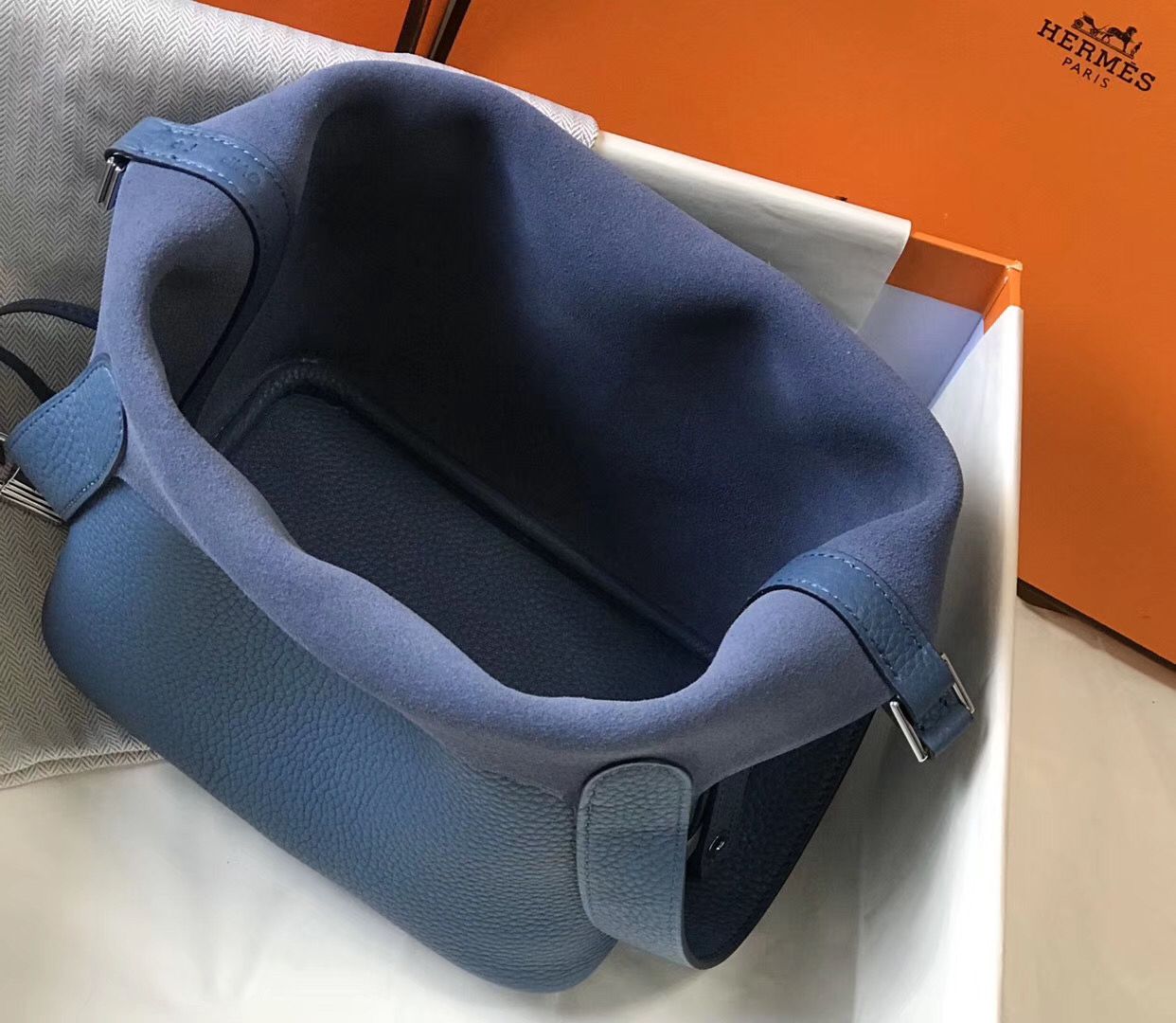 Hermes Picotin Lock 18 Bag In Blue Agate Clemence Leather - Image 6