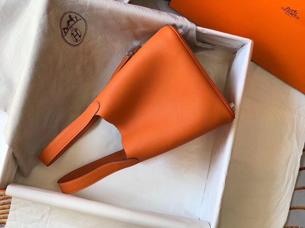 Hermes Picotin Lock 22 Bag In Orange Clemence Leather - Image 4