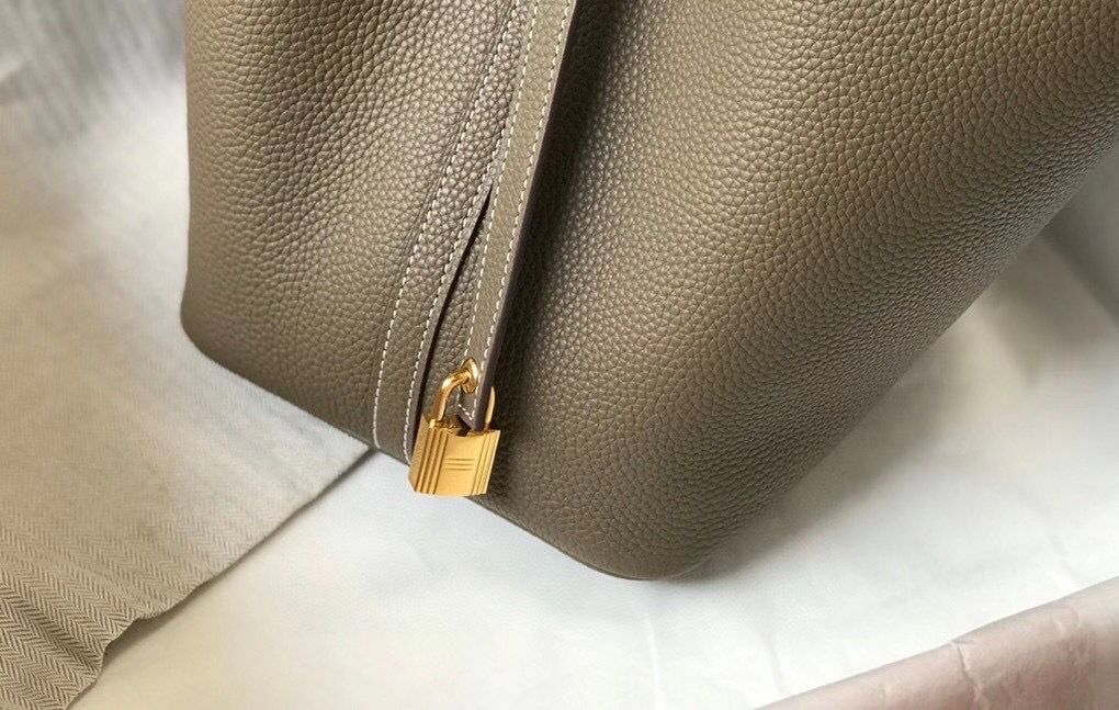 Hermes Picotin Lock 22 Bag In Taupe Clemence Leather - Image 5