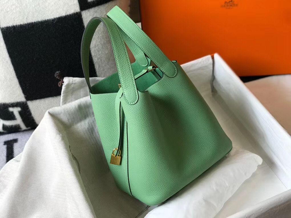 Hermes Picotin Lock 22 Bag In Vert Criquet Clemence Leather - Image 3