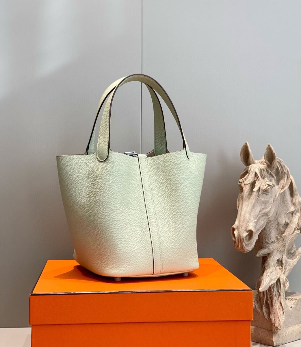 Hermes Picotin Lock 22 Bag In Vert Fizz Clemence Leather - Image 6