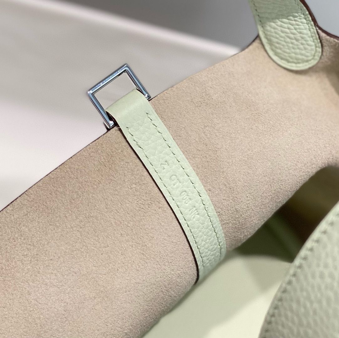 Hermes Picotin Lock 22 Bag In Vert Fizz Clemence Leather - Image 9