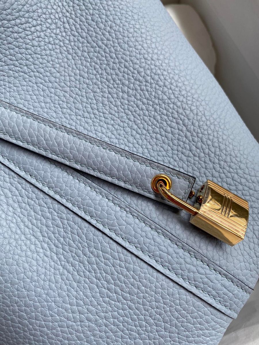 Hermes Picotin Lock 18 Handmade Bag in Blue Lin Clemence Leather - Image 4