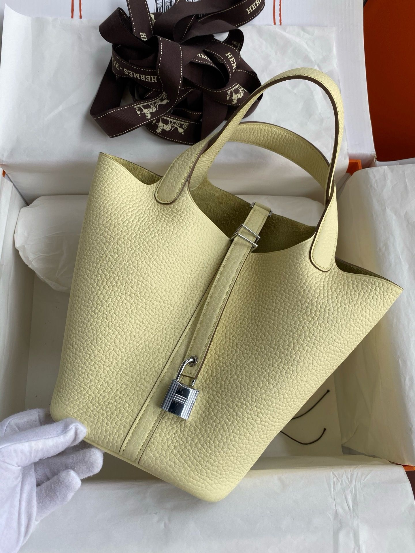 Hermes Picotin Lock 18 Handmade Bag in Jaune Milton Clemence Leather - Image 3
