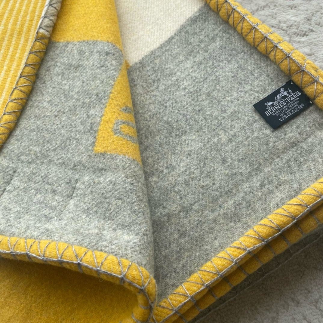 Hermes H Riviera Blanket in Yellow Wool and Cashmere - Image 11