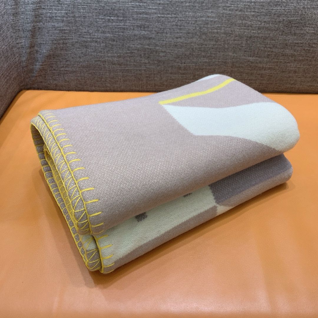 Hermes Avalon H Club Blanket in Taupe Cashmere - Image 4