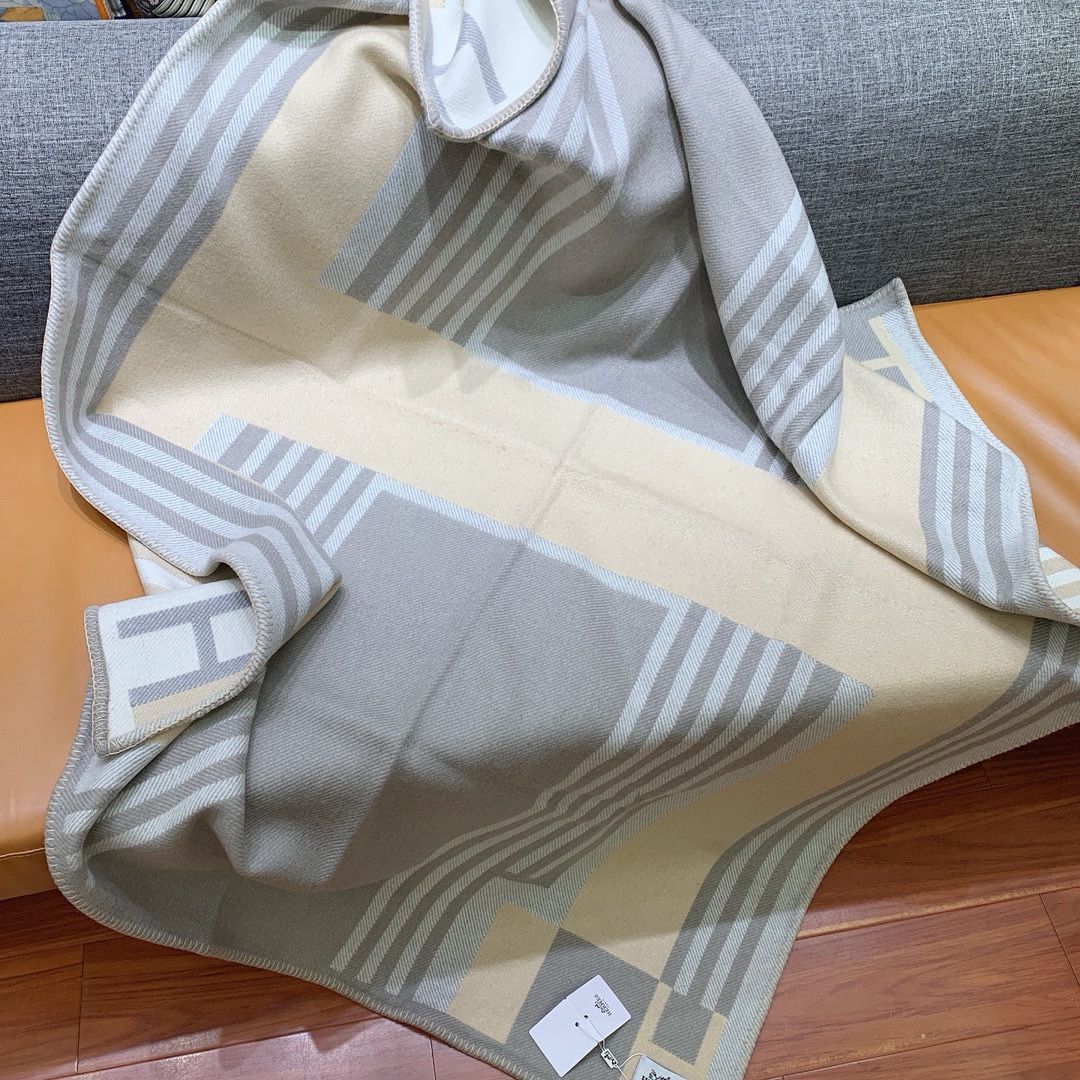 Hermes Ithaque Blanket in Grey Wool and Cashmere - Image 10