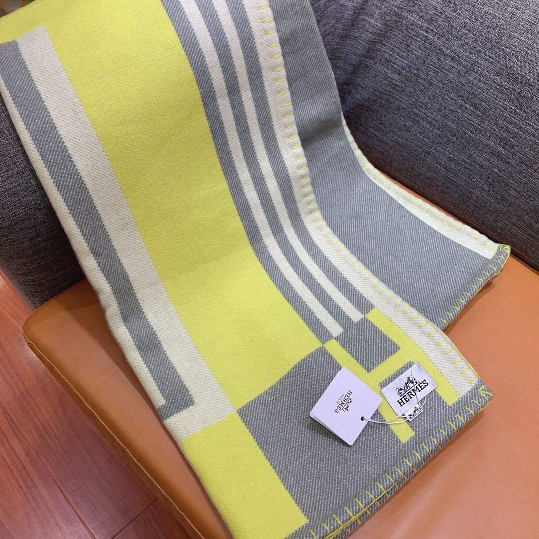 Hermes Ithaque Blanket in Tilleul Wool and Cashmere - Image 5