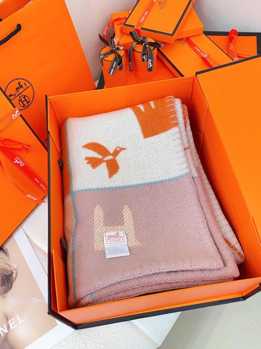 Hermes Avalon Epopee Blanket in Mandarine Wool and Cashmere - Image 4
