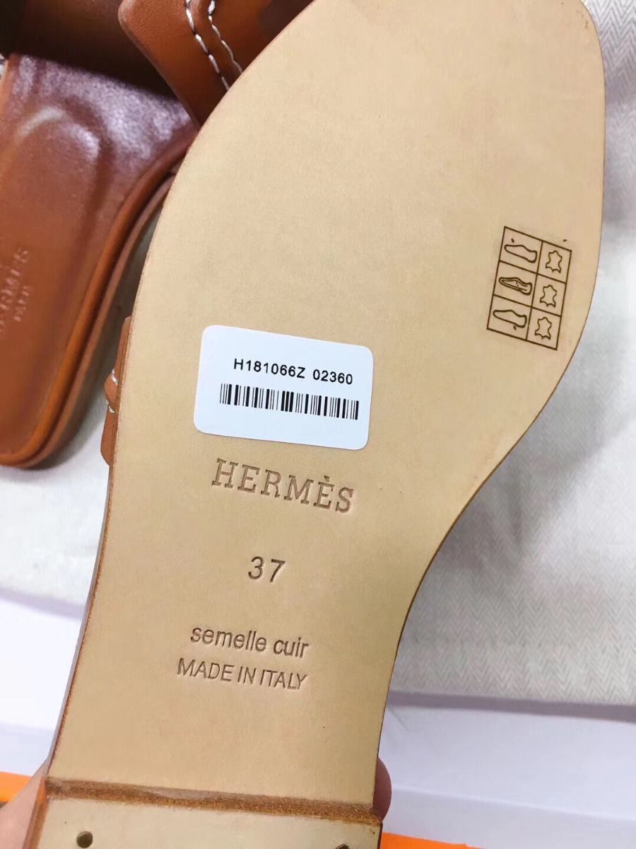 Hermes Oran Sandals In Brown Leather With Stitched Detail - Image 8
