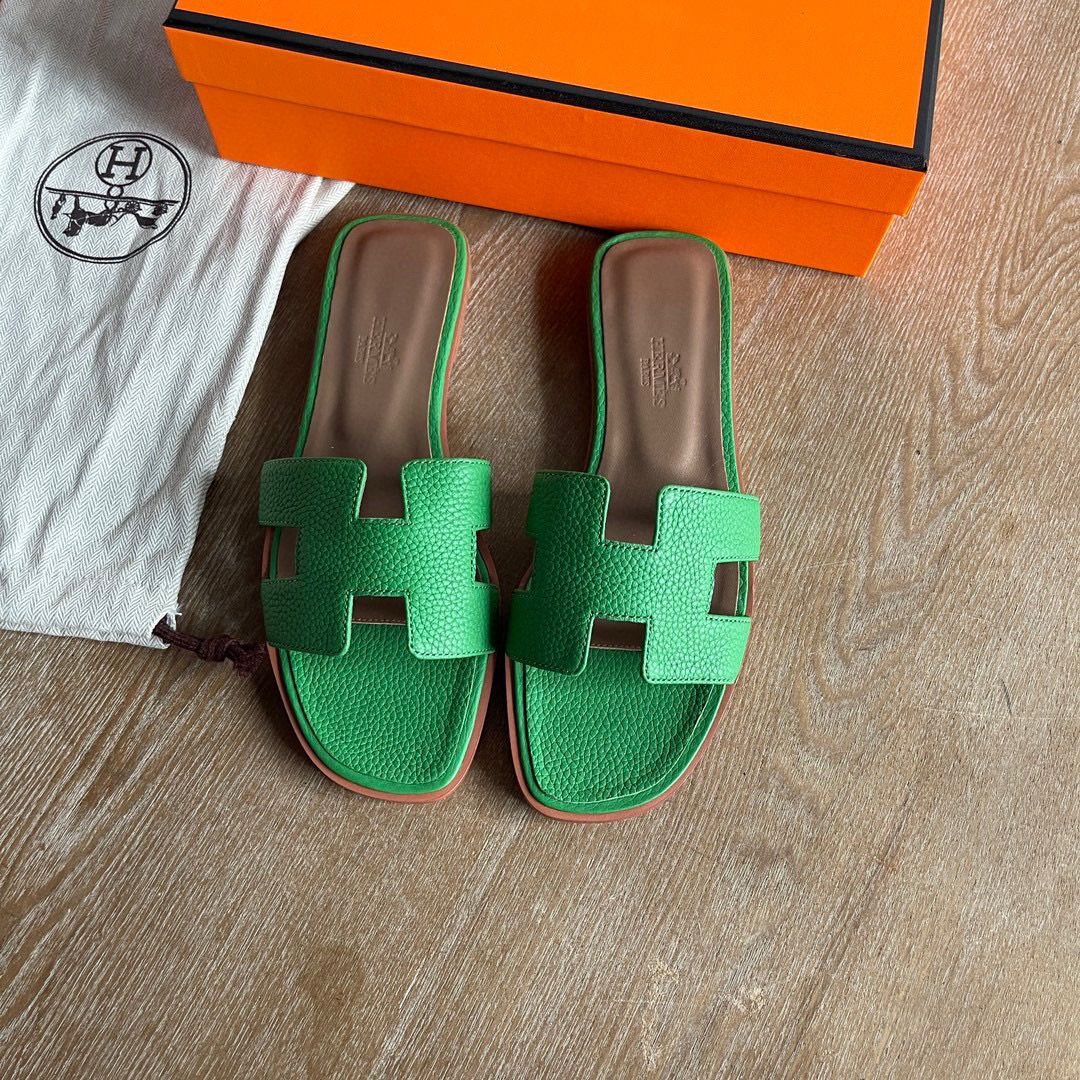 Hermes Oran Slide Sandals in Bambou Clemence Leather - Image 3