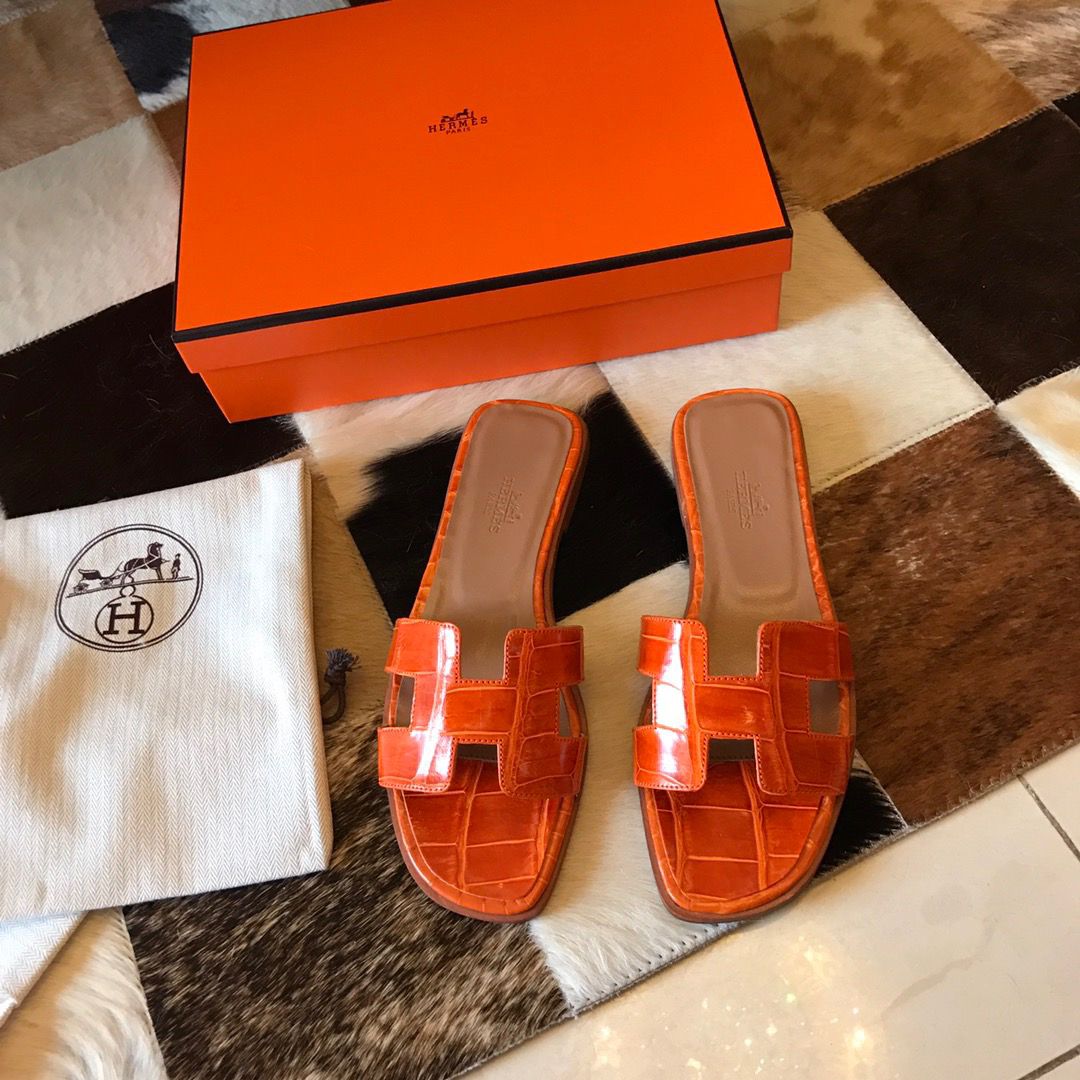 Hermes Oran Slide Sandals In Orange Shiny Niloticus Crocodile Skin - Image 3