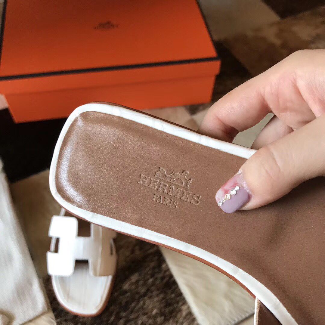 Hermes Oran Sandals In White Shiny Niloticus Crocodile - Image 6